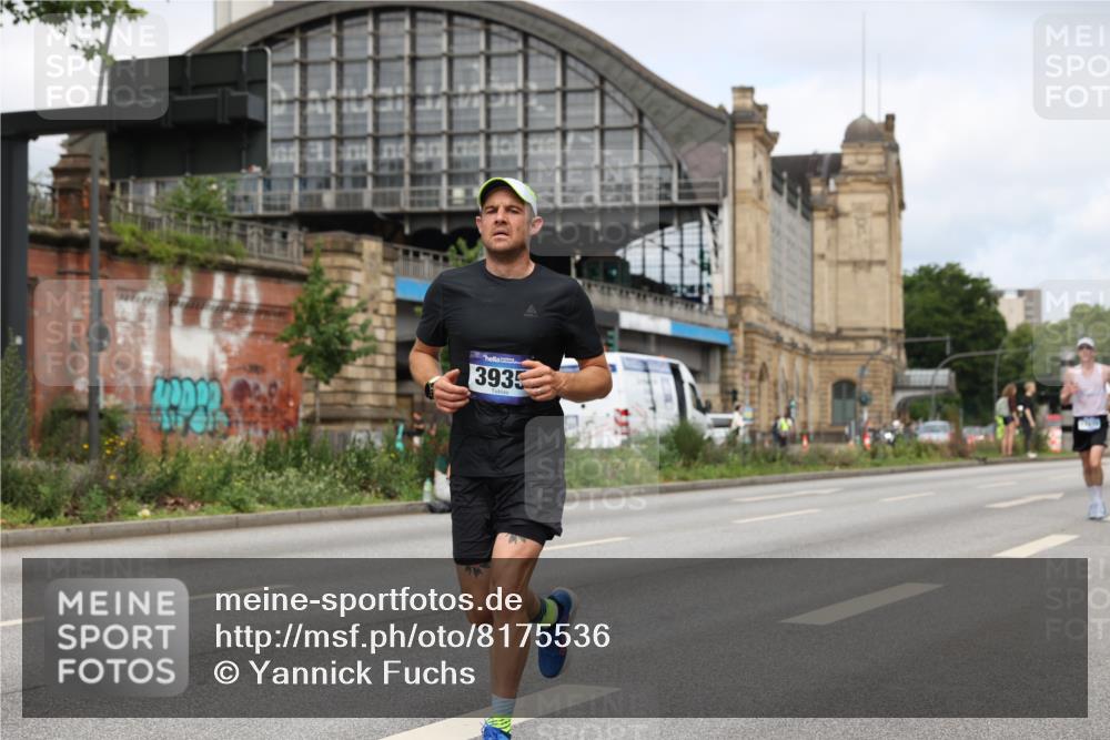 29.06.2025 - hella hamburg halbmarathon Yannick Fuchs http://msf.ph/oto/8175536 29.06.2025 10:27:05 20KM 1407, 1686, 1707, 1894, 3935, 4129, 5070, 5746, 7272, 7845, 8883, 9047, 10484, 10927, 11199, 11370, 11929, 14293, 15826, 16065, 16505, 16957, 18135 meine-sportfotos.de