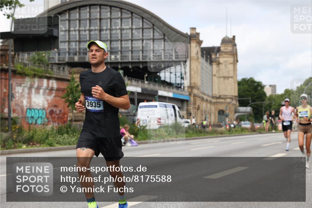 29.06.2025 - hella hamburg halbmarathon Yannick Fuchs http://msf.ph/oto/8175588 29.06.2025 10:27:06 20KM 1407, 1686, 1707, 1894, 3935, 5070, 5746, 7272, 7845, 7965, 8883, 9047, 10484, 10927, 11199, 11370, 11929, 14293, 15826, 16065, 16505, 16957, 18135 meine-sportfotos.de
