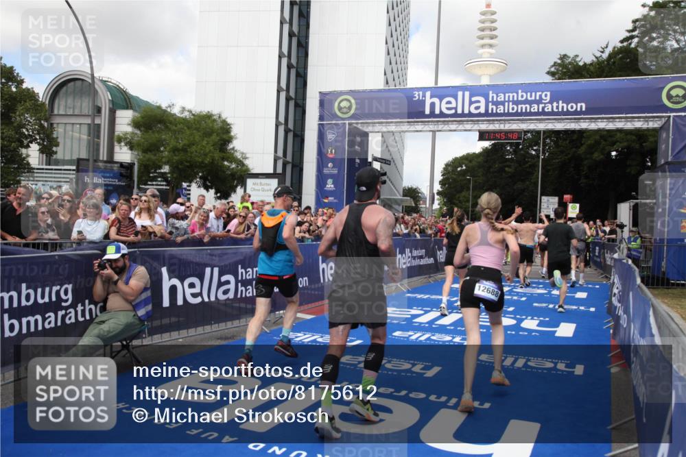 29.06.2025 - hella hamburg halbmarathon Michael Strokosch http://msf.ph/oto/8175612 29.06.2025 11:45:46 Ziel 2134, 4325, 5059, 5268, 6344, 7983, 11332, 11801, 11831, 12687, 12688, 13806, 14405, 14856, 15543, 15688, 15933, 16390, 16552, 17288 meine-sportfotos.de