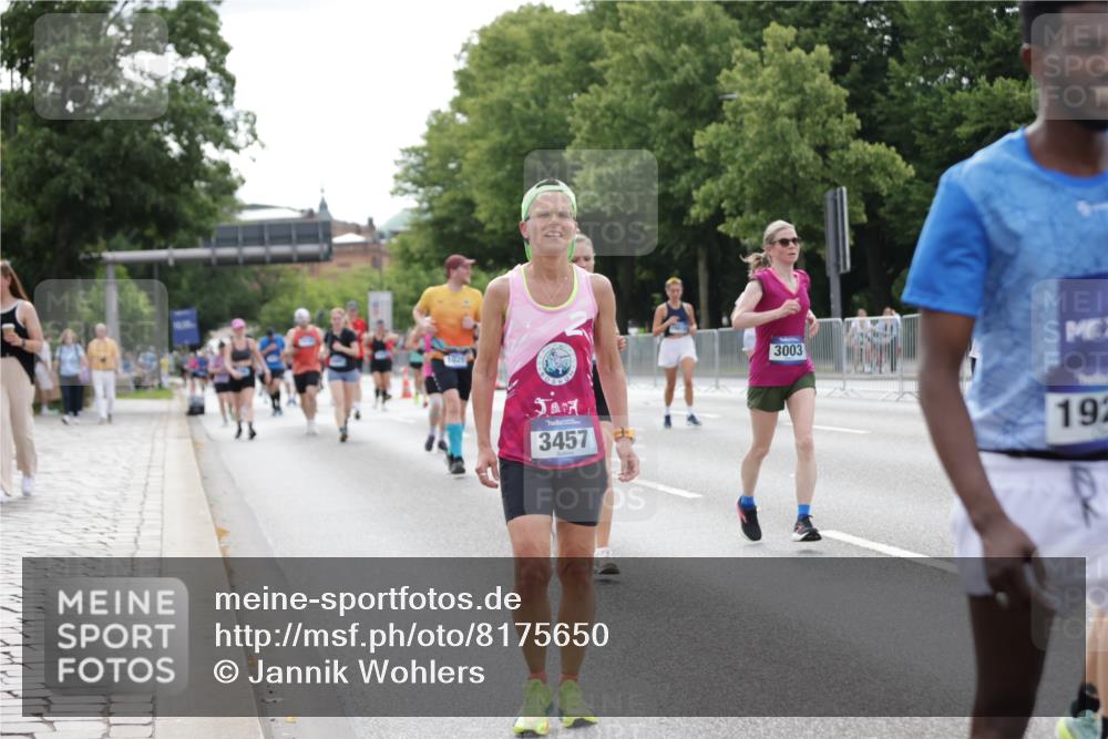 29.06.2025 - hella hamburg halbmarathon Jannik Wohlers http://msf.ph/oto/8175650 29.06.2025 10:22:22 Lombardsbrücke 1029, 2294, 2479, 2766, 2886, 3003, 3600, 3601, 5223, 5343, 5629, 5798, 6899, 7188, 7190, 7276, 7529, 7925, 8355, 8931, 9256, 9392, 10086, 10573, 10826, 10902, 11665, 12190, 12592, 13921, 14525, 14633, 14801, 14906, 15469, 15870, 16618, 16801 meine-sportfotos.de