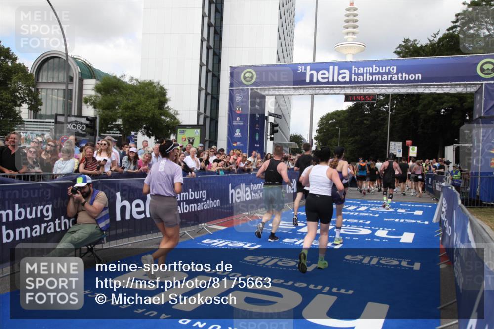 29.06.2025 - hella hamburg halbmarathon Michael Strokosch http://msf.ph/oto/8175663 29.06.2025 11:45:50 Ziel 2134, 5059, 5268, 5355, 6344, 6680, 7073, 9937, 11464, 12687, 12688, 13902, 15318, 15688, 16390, 16839, 17122, 17288, 17943 meine-sportfotos.de