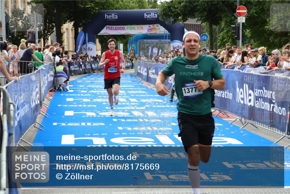 29.06.2025 - hella hamburg halbmarathon Zöllner http://msf.ph/oto/8175669 29.06.2025 10:26:12 Ziel 13779, 16615, 17003 meine-sportfotos.de