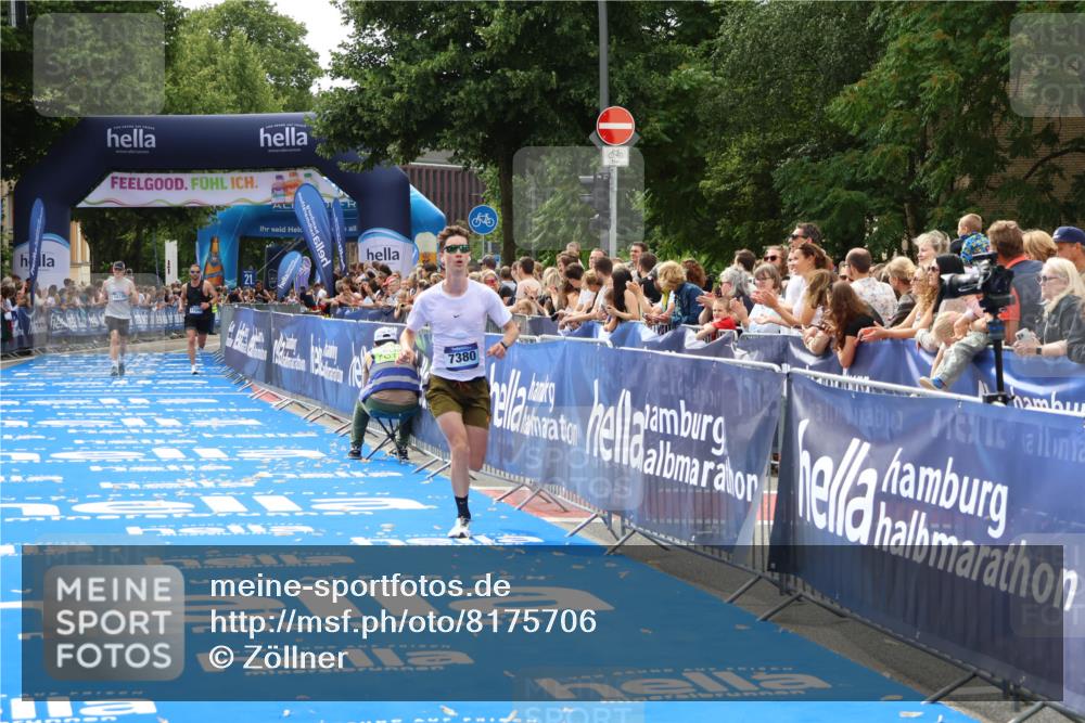 29.06.2025 - hella hamburg halbmarathon Zöllner http://msf.ph/oto/8175706 29.06.2025 10:26:29 Ziel 7380, 14728, 17040 meine-sportfotos.de