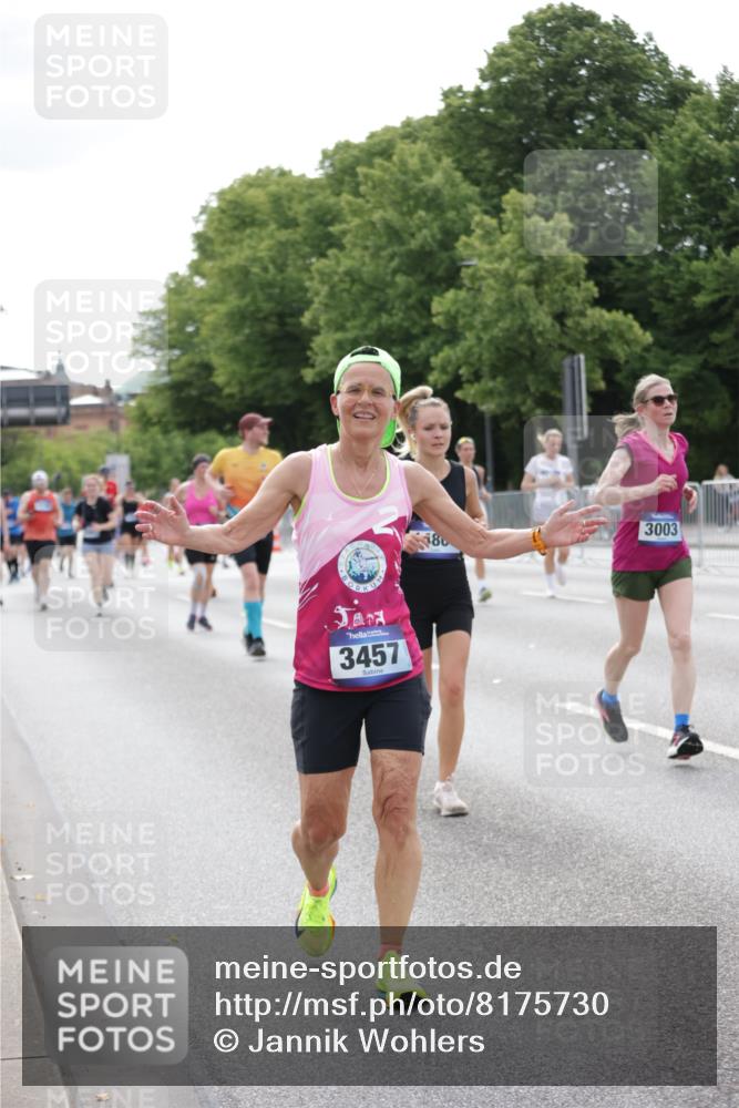 29.06.2025 - hella hamburg halbmarathon Jannik Wohlers http://msf.ph/oto/8175730 29.06.2025 10:22:23 Lombardsbrücke 1029, 2294, 2479, 2766, 3003, 3600, 3601, 5223, 5343, 5629, 5798, 7188, 7190, 7266, 7276, 7529, 7925, 8355, 9256, 9392, 10086, 10826, 10902, 11665, 12190, 12592, 13921, 14525, 14633, 14801, 15469, 15870, 16618, 16801 meine-sportfotos.de