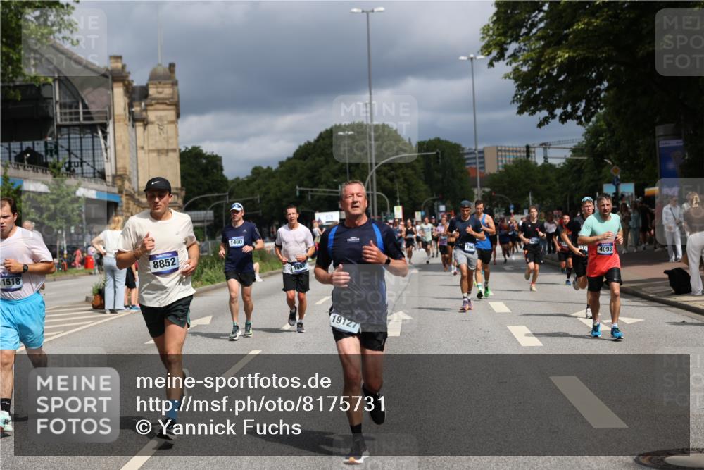 29.06.2025 - hella hamburg halbmarathon Yannick Fuchs http://msf.ph/oto/8175731 29.06.2025 10:41:45 20KM 51, 1460, 1592, 1604, 1613, 1696, 2274, 2284, 2839, 2864, 2869, 2953, 3976, 4093, 4377, 4528, 5022, 5650, 5889, 6009, 6134, 6168, 6716, 7962, 8693, 8852, 9051, 10122, 10969, 10988, 11021, 11283, 11518, 12679, 12706, 12724, 12870, 13223, 13672, 14730, 15350, 15451, 15478, 15479, 15923, 15973, 16819, 17172, 17229, 17451, 17743, 17846, 17915, 17979, 18104, 18856, 19127 meine-sportfotos.de