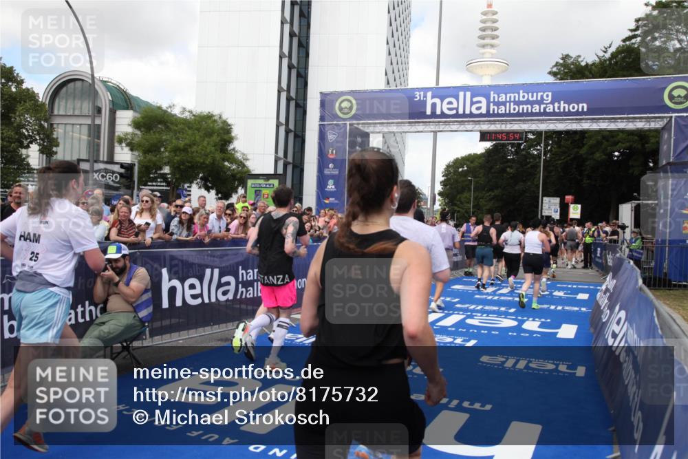 29.06.2025 - hella hamburg halbmarathon Michael Strokosch http://msf.ph/oto/8175732 29.06.2025 11:45:52 Ziel 5059, 5268, 5355, 6344, 6680, 7073, 9937, 11464, 13877, 13902, 15318, 16002, 16258, 16390, 16839, 17122, 17288, 17943, 18280 meine-sportfotos.de