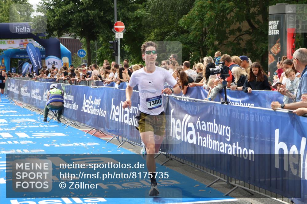 29.06.2025 - hella hamburg halbmarathon Zöllner http://msf.ph/oto/8175735 29.06.2025 10:26:30 Ziel 7380, 14728, 17040 meine-sportfotos.de