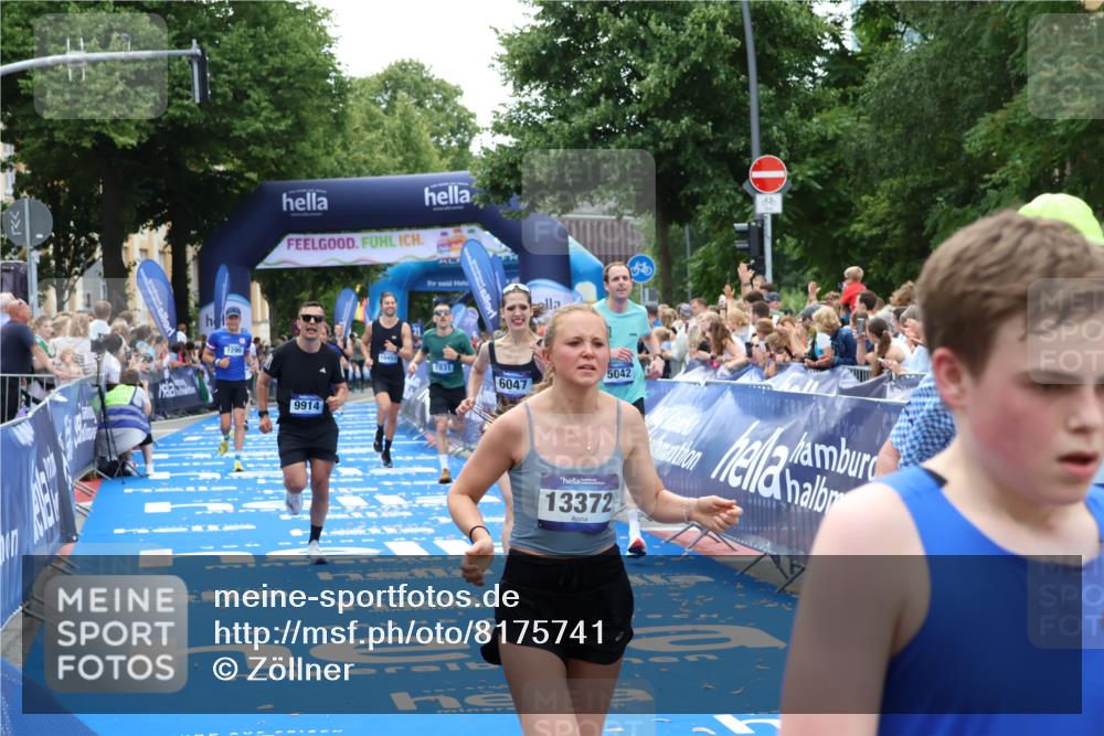 29.06.2025 - hella hamburg halbmarathon Zöllner http://msf.ph/oto/8175741 29.06.2025 10:37:35 Ziel 1290, 5042, 5791, 6047, 7831, 9017, 9914, 10451, 10922, 13372, 18216 meine-sportfotos.de
