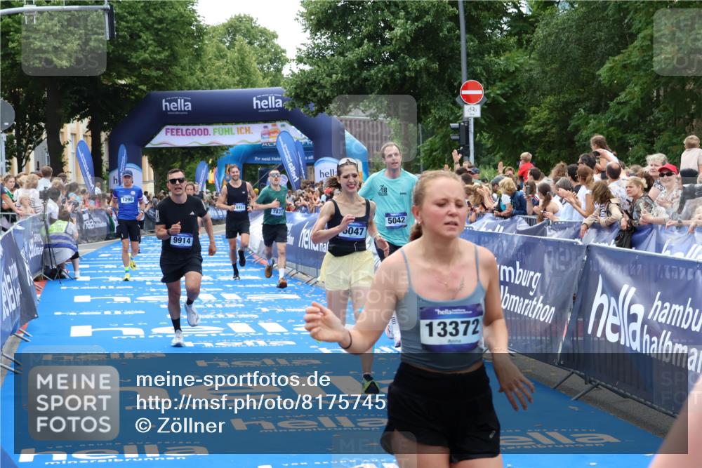 29.06.2025 - hella hamburg halbmarathon Zöllner http://msf.ph/oto/8175745 29.06.2025 10:37:35 Ziel 1290, 5042, 5791, 6047, 7831, 9017, 9914, 10451, 10922, 13372, 18216 meine-sportfotos.de