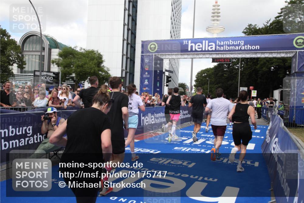 29.06.2025 - hella hamburg halbmarathon Michael Strokosch http://msf.ph/oto/8175747 29.06.2025 11:45:53 Ziel 5059, 5268, 5355, 6344, 6379, 6680, 7073, 9937, 11464, 13877, 13902, 15318, 16002, 16258, 16297, 16360, 16390, 16839, 17122, 17288, 17943, 18280 meine-sportfotos.de