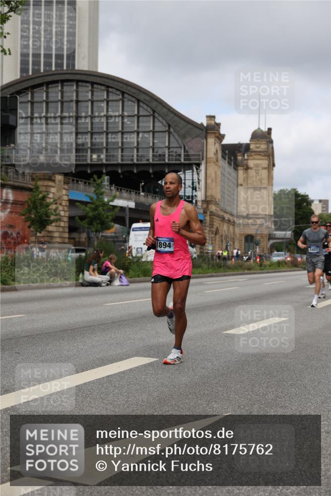 29.06.2025 - hella hamburg halbmarathon Yannick Fuchs http://msf.ph/oto/8175762 29.06.2025 10:27:12 20KM 1407, 1707, 1894, 3935, 5070, 5746, 7845, 7965, 8883, 9047, 10484, 10876, 10927, 11150, 11169, 11370, 11929, 14293, 15826, 16065, 16505, 16957, 18135, 18562, 18563 meine-sportfotos.de