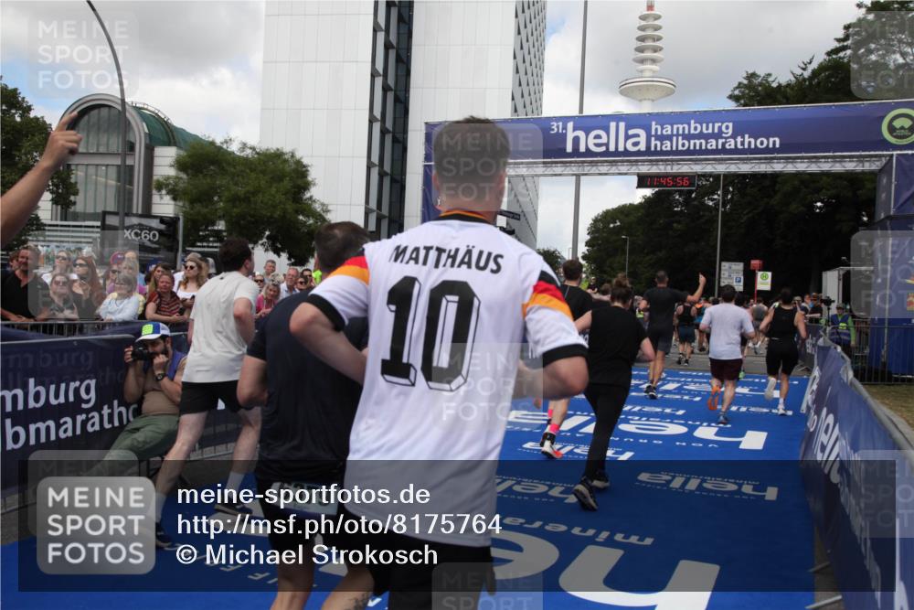29.06.2025 - hella hamburg halbmarathon Michael Strokosch http://msf.ph/oto/8175764 29.06.2025 11:45:54 Ziel 5268, 5355, 5875, 6344, 6379, 6680, 7073, 9937, 11464, 13877, 13902, 15318, 16002, 16258, 16297, 16360, 16839, 17122, 17288, 17943, 18280 meine-sportfotos.de