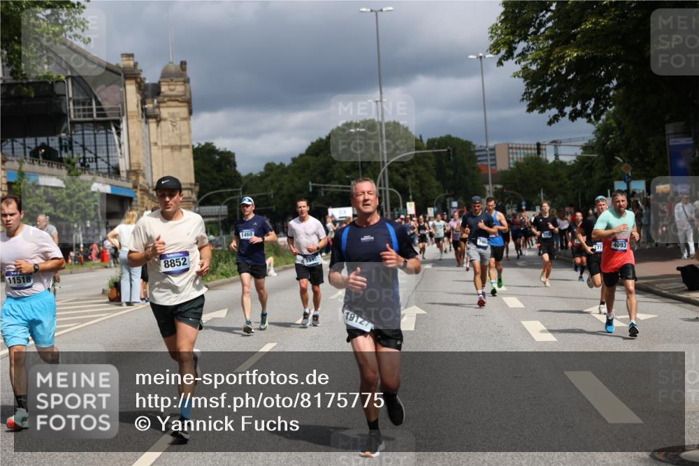29.06.2025 - hella hamburg halbmarathon Yannick Fuchs http://msf.ph/oto/8175775 29.06.2025 10:41:45 20KM 51, 1460, 1592, 1604, 1613, 1696, 2274, 2284, 2839, 2864, 2869, 2953, 3976, 4093, 4377, 4528, 5022, 5650, 5889, 6009, 6134, 6168, 6716, 7962, 8693, 8852, 9051, 10122, 10969, 10988, 11021, 11283, 11518, 12679, 12706, 12724, 12870, 13223, 13672, 14730, 15350, 15451, 15478, 15479, 15923, 15973, 16819, 17172, 17229, 17451, 17743, 17846, 17915, 17979, 18104, 18856, 19127 meine-sportfotos.de