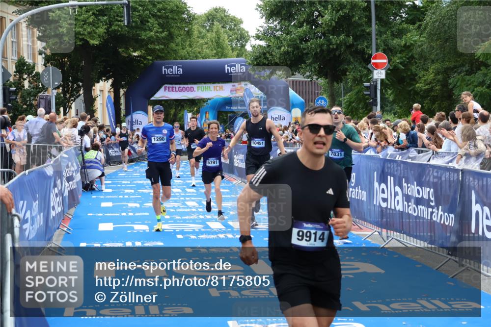 29.06.2025 - hella hamburg halbmarathon Zöllner http://msf.ph/oto/8175805 29.06.2025 10:37:38 Ziel 1290, 5042, 5791, 7831, 9914, 10451, 10922, 11106, 18193, 18216 meine-sportfotos.de