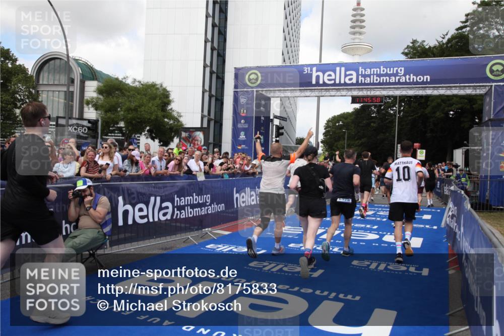 29.06.2025 - hella hamburg halbmarathon Michael Strokosch http://msf.ph/oto/8175833 29.06.2025 11:45:56 Ziel 1618, 2491, 5355, 5875, 6379, 6680, 7073, 8560, 9937, 10644, 11464, 13877, 13902, 14776, 15318, 16002, 16258, 16297, 16360, 16839, 17122, 17943, 18280 meine-sportfotos.de