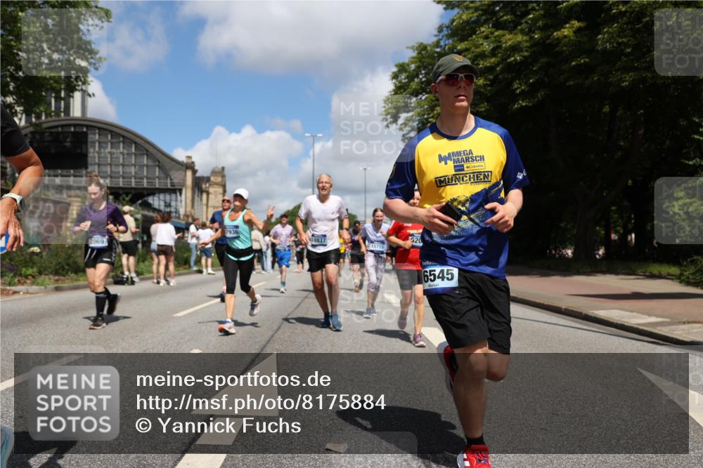 29.06.2025 - hella hamburg halbmarathon Yannick Fuchs http://msf.ph/oto/8175884 29.06.2025 11:38:27 20KM 1008, 1010, 1578, 1879, 2069, 2113, 2552, 3242, 3293, 4412, 4627, 4700, 4972, 5001, 5240, 5300, 5355, 5370, 5875, 5901, 6200, 6259, 6673, 6917, 7205, 7206, 7350, 7566, 7777, 7844, 8615, 10001, 10123, 10322, 10617, 10940, 11801, 11831, 11982, 12010, 12254, 12444, 12969, 13442, 13902, 14130, 14163, 14405, 14776, 14856, 15380, 15588, 15715, 15732, 15755, 15762, 15953, 16360, 16545, 17116, 17355, 17547, 17936, 17943, 18353, 18482, 18950 meine-sportfotos.de