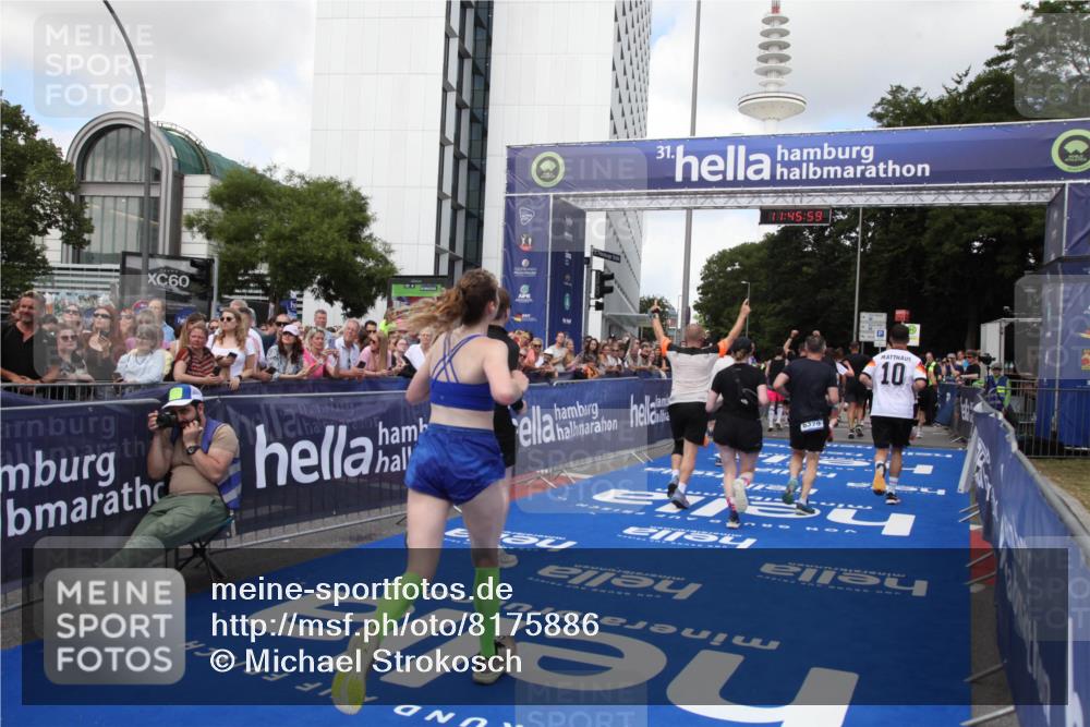 29.06.2025 - hella hamburg halbmarathon Michael Strokosch http://msf.ph/oto/8175886 29.06.2025 11:45:57 Ziel 1618, 2491, 3216, 5355, 5875, 6379, 6680, 7073, 8560, 9937, 10644, 11464, 13877, 13902, 14776, 15318, 16002, 16258, 16297, 16360, 16839, 17122, 18280 meine-sportfotos.de
