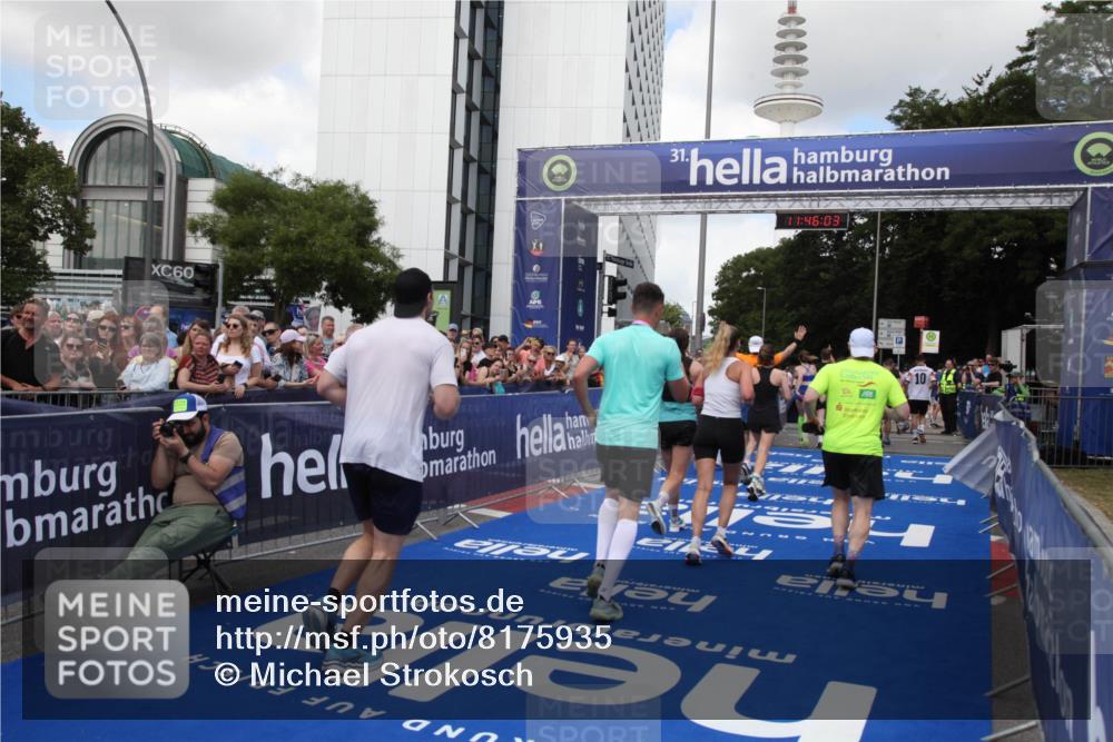 29.06.2025 - hella hamburg halbmarathon Michael Strokosch http://msf.ph/oto/8175935 29.06.2025 11:46:01 Ziel 1618, 2491, 2976, 3216, 5875, 6200, 6379, 8560, 8674, 10001, 10644, 11244, 13773, 13877, 14776, 16258, 16297, 16360, 16632, 16837 meine-sportfotos.de