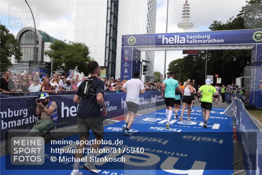 29.06.2025 - hella hamburg halbmarathon Michael Strokosch http://msf.ph/oto/8175940 29.06.2025 11:46:02 Ziel 1618, 2491, 2976, 3216, 5875, 6200, 6379, 7585, 8560, 8674, 8811, 10001, 10644, 11244, 13773, 14776, 15551, 15762, 16297, 16360, 16632, 16837 meine-sportfotos.de