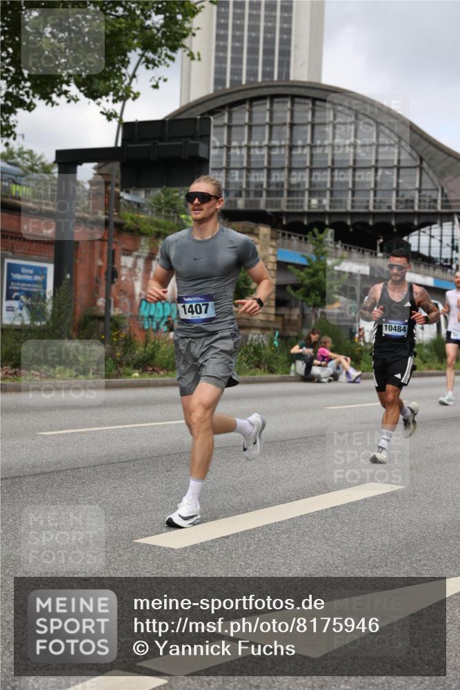 29.06.2025 - hella hamburg halbmarathon Yannick Fuchs http://msf.ph/oto/8175946 29.06.2025 10:27:15 20KM 1407, 1707, 1894, 3935, 5070, 5746, 6358, 7845, 7965, 8883, 9047, 10484, 10876, 10927, 11150, 11169, 11370, 11929, 14293, 15826, 16065, 16505, 16957, 18135, 18562, 18563 meine-sportfotos.de