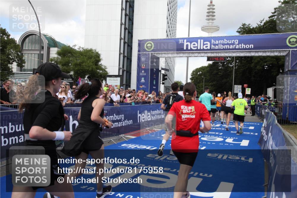 29.06.2025 - hella hamburg halbmarathon Michael Strokosch http://msf.ph/oto/8175958 29.06.2025 11:46:03 Ziel 1618, 2491, 2976, 3216, 5875, 6200, 7585, 8560, 8674, 8811, 10001, 10644, 11244, 13773, 14776, 15551, 15762, 16632, 16837 meine-sportfotos.de