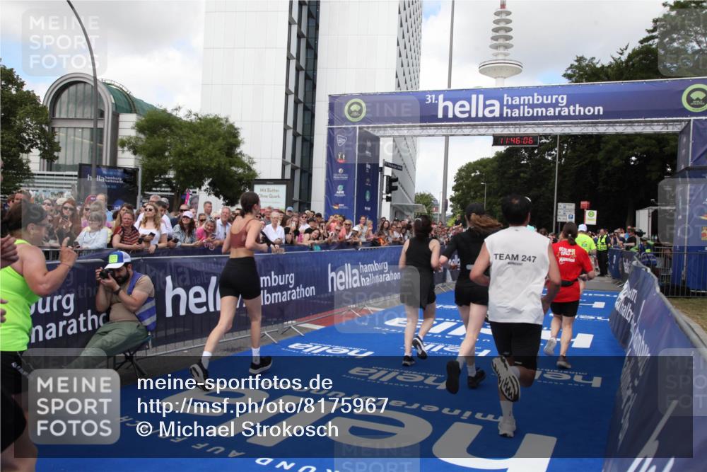 29.06.2025 - hella hamburg halbmarathon Michael Strokosch http://msf.ph/oto/8175967 29.06.2025 11:46:04 Ziel 1618, 2113, 2491, 2976, 3216, 3242, 6161, 6200, 7585, 8560, 8674, 8811, 10001, 10644, 11244, 13456, 13773, 14776, 15551, 15762, 16632, 16837 meine-sportfotos.de