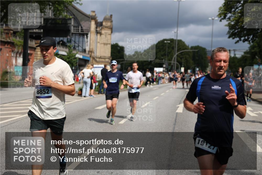 29.06.2025 - hella hamburg halbmarathon Yannick Fuchs http://msf.ph/oto/8175977 29.06.2025 10:41:47 20KM 51, 1460, 1592, 1604, 1613, 1696, 2274, 2284, 2839, 2864, 2869, 2953, 3976, 4093, 4377, 4528, 5022, 5650, 5889, 6009, 6134, 6168, 6716, 7962, 8693, 8852, 10122, 10969, 10988, 11021, 11283, 11518, 12679, 12706, 12724, 12870, 13223, 13672, 14730, 15350, 15451, 15478, 15479, 15923, 15973, 17172, 17229, 17451, 17743, 17846, 17905, 17915, 17979, 18104, 18856, 19127 meine-sportfotos.de