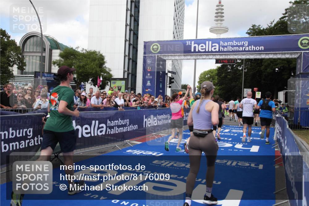 29.06.2025 - hella hamburg halbmarathon Michael Strokosch http://msf.ph/oto/8176009 29.06.2025 11:46:08 Ziel 2113, 2552, 2974, 3242, 6124, 6161, 6200, 7108, 7585, 8615, 8674, 8811, 10001, 11244, 13442, 13456, 13773, 15551, 15588, 15732, 15762, 16632, 16837, 18482, 19168 meine-sportfotos.de