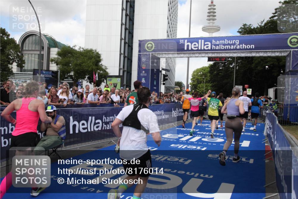 29.06.2025 - hella hamburg halbmarathon Michael Strokosch http://msf.ph/oto/8176014 29.06.2025 11:46:09 Ziel 2113, 2552, 2974, 3242, 6124, 6161, 6200, 7108, 7585, 8615, 8811, 11244, 13442, 13456, 13773, 15551, 15588, 15732, 15762, 16632, 16837, 16953, 18482, 19168 meine-sportfotos.de