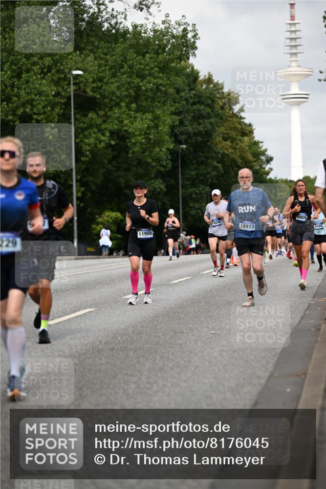 29.06.2025 - hella hamburg halbmarathon Dr. Thomas Lammeyer http://msf.ph/oto/8176045 29.06.2025 10:10:08 Kennedybrücke 1229, 1830, 1842, 2471, 2624, 3062, 4169, 5762, 6014, 7302, 7741, 8049, 8290, 8894, 8909, 9477, 9917, 10343, 10781, 10791, 10998 meine-sportfotos.de