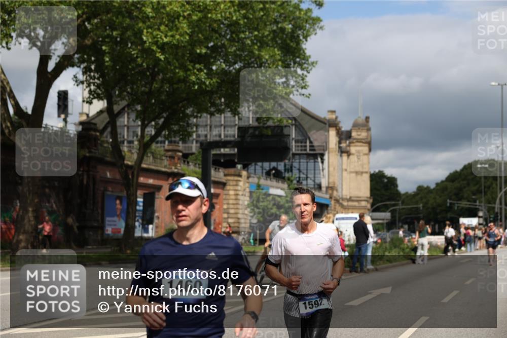 29.06.2025 - hella hamburg halbmarathon Yannick Fuchs http://msf.ph/oto/8176071 29.06.2025 10:41:49 20KM 51, 1460, 1592, 1604, 1613, 1696, 2274, 2284, 2839, 2864, 2869, 2953, 3976, 4093, 4377, 4528, 5022, 5650, 6009, 6134, 6168, 6716, 7962, 8693, 8852, 9626, 10969, 10988, 11021, 11283, 11518, 12679, 12706, 12724, 12870, 13223, 13672, 14730, 15333, 15350, 15451, 15478, 15479, 15923, 15973, 17172, 17229, 17451, 17743, 17846, 17905, 17915, 17979, 18104, 18758, 18856, 18922, 19127 meine-sportfotos.de