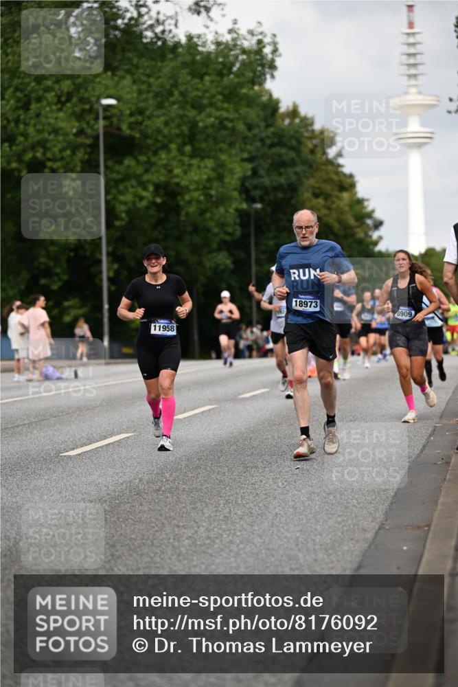 29.06.2025 - hella hamburg halbmarathon Dr. Thomas Lammeyer http://msf.ph/oto/8176092 29.06.2025 10:10:09 Kennedybrücke 1229, 1830, 1842, 2471, 2624, 3062, 4169, 4542, 5762, 6014, 7302, 7741, 8049, 8290, 8894, 8909, 9477, 9917, 10343, 10781, 10791, 10998 meine-sportfotos.de