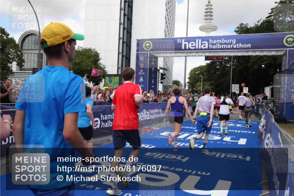 29.06.2025 - hella hamburg halbmarathon Michael Strokosch http://msf.ph/oto/8176097 29.06.2025 11:46:12 Ziel 1230, 2113, 2552, 2974, 3242, 3808, 6124, 6161, 7108, 8615, 13442, 13456, 14130, 15380, 15588, 15732, 15833, 16953, 18482, 19168 meine-sportfotos.de