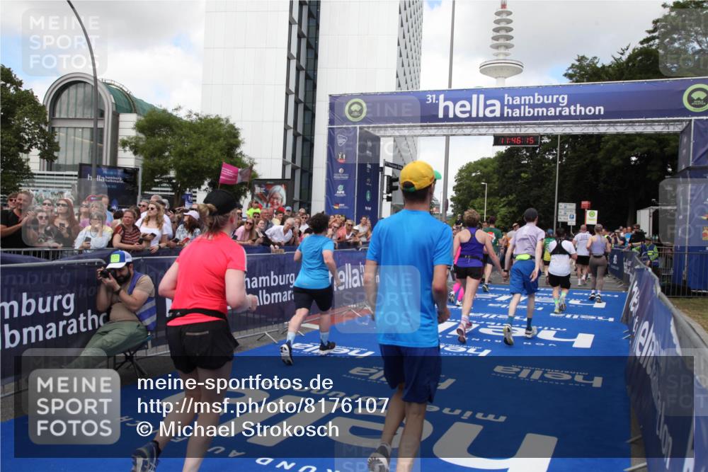 29.06.2025 - hella hamburg halbmarathon Michael Strokosch http://msf.ph/oto/8176107 29.06.2025 11:46:13 Ziel 1230, 2113, 2552, 2974, 3242, 3808, 6124, 6161, 7108, 8615, 13442, 13456, 14130, 15380, 15588, 15732, 15833, 15876, 16953, 18482, 19168 meine-sportfotos.de