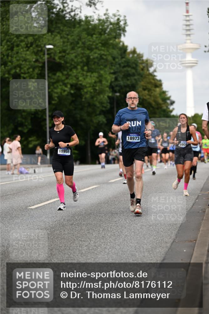 29.06.2025 - hella hamburg halbmarathon Dr. Thomas Lammeyer http://msf.ph/oto/8176112 29.06.2025 10:10:10 Kennedybrücke 1229, 1830, 1842, 2471, 2624, 3062, 4169, 4542, 5762, 6014, 7302, 7741, 8049, 8290, 8744, 8894, 8909, 9477, 9917, 10343, 10781, 10791, 10998 meine-sportfotos.de