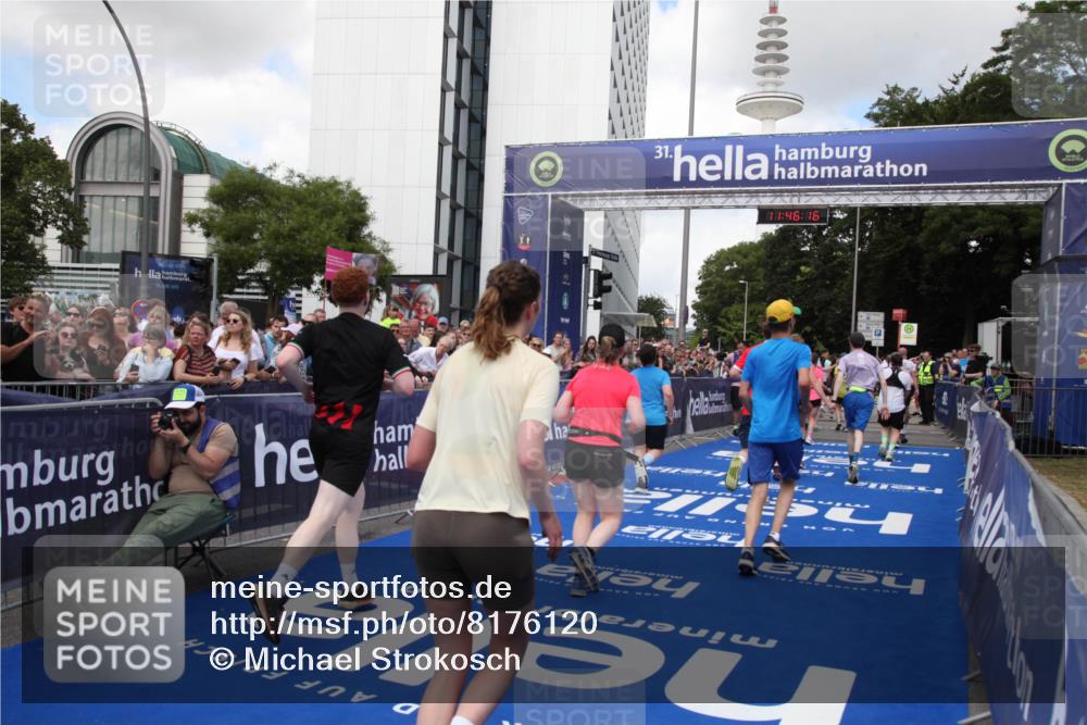 29.06.2025 - hella hamburg halbmarathon Michael Strokosch http://msf.ph/oto/8176120 29.06.2025 11:46:14 Ziel 1230, 2552, 2858, 2974, 3808, 6124, 7108, 8615, 13442, 14130, 15380, 15588, 15732, 15833, 15876, 16953, 18482, 19168 meine-sportfotos.de