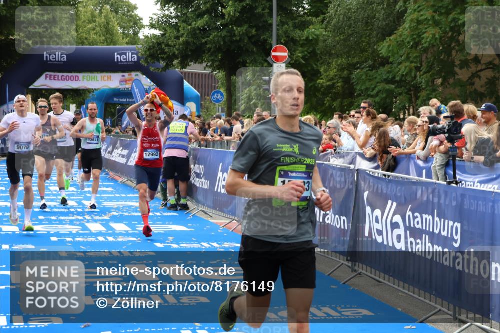29.06.2025 - hella hamburg halbmarathon Zöllner http://msf.ph/oto/8176149 29.06.2025 10:27:03 Ziel 9079, 12641, 12992, 13780, 13956, 14828, 15023, 15671, 19050 meine-sportfotos.de