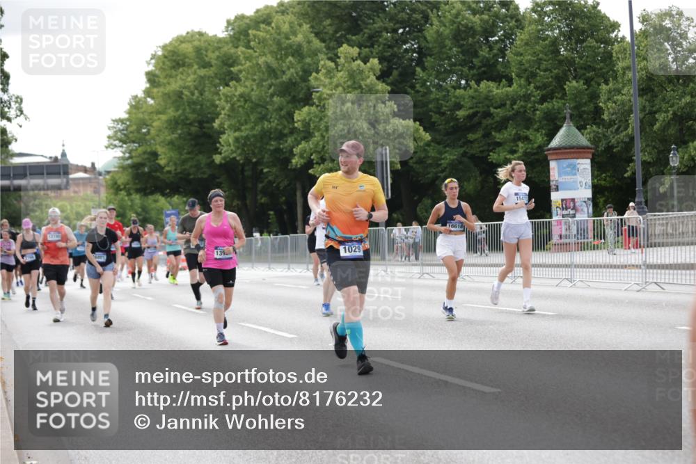 29.06.2025 - hella hamburg halbmarathon Jannik Wohlers http://msf.ph/oto/8176232 29.06.2025 10:22:25 Lombardsbrücke 1029, 1853, 2294, 2766, 3003, 3034, 3600, 3601, 5223, 5343, 5629, 7188, 7190, 7266, 7276, 7529, 7925, 8355, 9256, 9392, 10086, 10205, 10826, 10902, 11665, 12190, 12592, 13921, 14525, 14633, 14801, 15469, 15870, 16618, 16801, 16863 meine-sportfotos.de