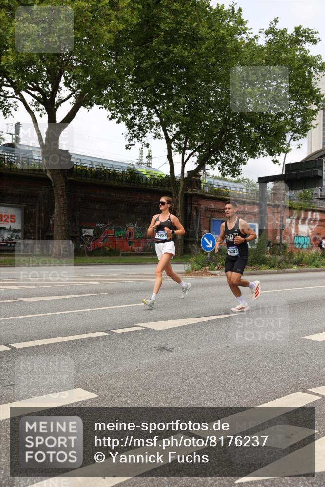 29.06.2025 - hella hamburg halbmarathon Yannick Fuchs http://msf.ph/oto/8176237 29.06.2025 10:27:21 20KM 1407, 1707, 1894, 1990, 5070, 5746, 6358, 7845, 7965, 8062, 8883, 9047, 10484, 10876, 10927, 11150, 11169, 11877, 11929, 13199, 13961, 14293, 15054, 15826, 16425, 16619, 16957, 18135, 18562, 18563 meine-sportfotos.de