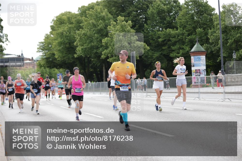 29.06.2025 - hella hamburg halbmarathon Jannik Wohlers http://msf.ph/oto/8176238 29.06.2025 10:22:25 Lombardsbrücke 1029, 1853, 2294, 2766, 3003, 3034, 3600, 3601, 5223, 5343, 5629, 7188, 7190, 7266, 7276, 7529, 7925, 8355, 9256, 9392, 10086, 10205, 10826, 10902, 11665, 12190, 12592, 13921, 14525, 14633, 14801, 15469, 15870, 16618, 16801, 16863 meine-sportfotos.de