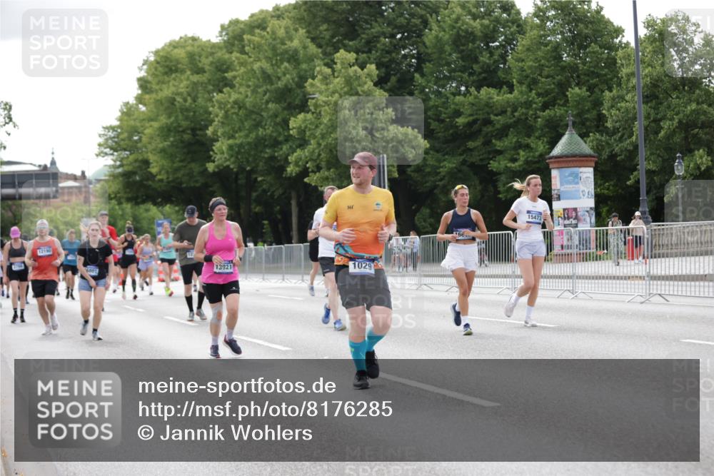29.06.2025 - hella hamburg halbmarathon Jannik Wohlers http://msf.ph/oto/8176285 29.06.2025 10:22:25 Lombardsbrücke 1029, 1853, 2294, 2766, 3003, 3034, 3600, 3601, 5223, 5343, 5629, 7188, 7190, 7266, 7276, 7529, 7925, 8355, 9256, 9392, 10086, 10205, 10826, 10902, 11665, 12190, 12592, 13921, 14525, 14633, 14801, 15469, 15870, 16618, 16801, 16863 meine-sportfotos.de