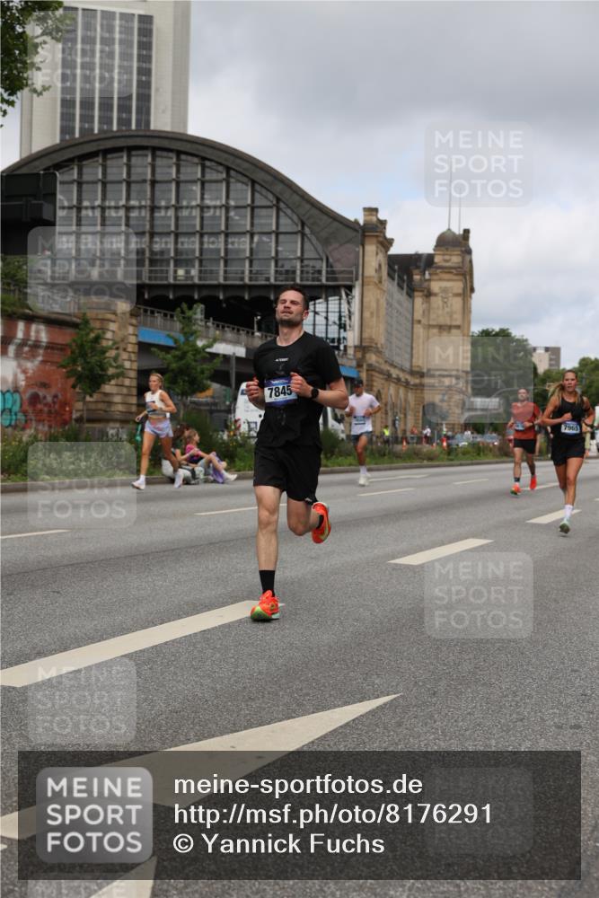 29.06.2025 - hella hamburg halbmarathon Yannick Fuchs http://msf.ph/oto/8176291 29.06.2025 10:27:23 20KM 1407, 1707, 1990, 5070, 5746, 6358, 7845, 7965, 8062, 8883, 9047, 10484, 10876, 10927, 11150, 11169, 11877, 11929, 13199, 13961, 14293, 15054, 15826, 16425, 16619, 16957, 18135, 18562, 18563 meine-sportfotos.de