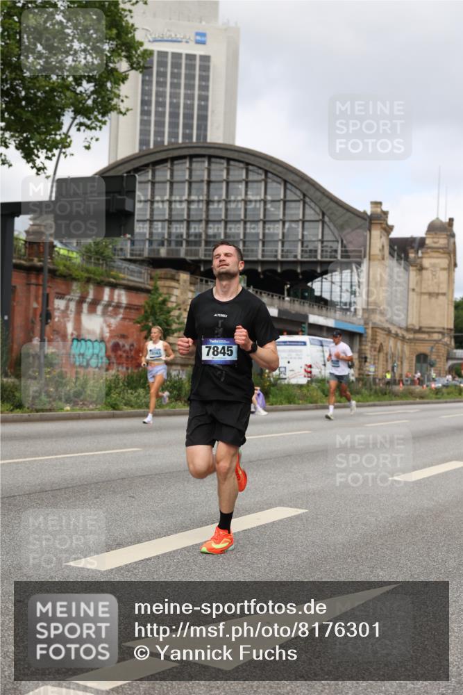 29.06.2025 - hella hamburg halbmarathon Yannick Fuchs http://msf.ph/oto/8176301 29.06.2025 10:27:24 20KM 1407, 1707, 1990, 5070, 5746, 6358, 7845, 7965, 8062, 8883, 9047, 10484, 10876, 10927, 11150, 11169, 11877, 11929, 13199, 13961, 14293, 15054, 15826, 16425, 16619, 16957, 18135, 18562, 18563 meine-sportfotos.de