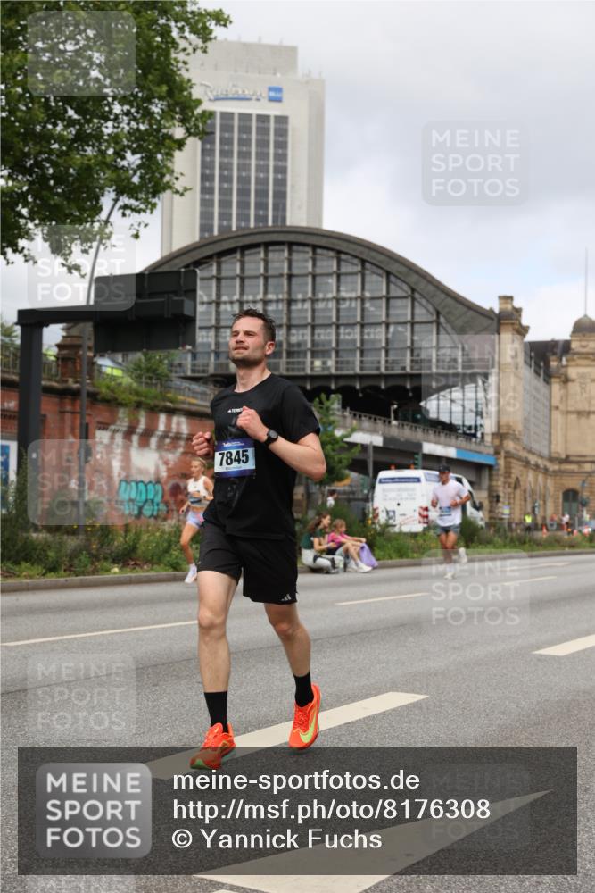 29.06.2025 - hella hamburg halbmarathon Yannick Fuchs http://msf.ph/oto/8176308 29.06.2025 10:27:24 20KM 1407, 1707, 1990, 5070, 5746, 6358, 7845, 7965, 8062, 8883, 9047, 10484, 10876, 10927, 11150, 11169, 11877, 11929, 13199, 13961, 14293, 15054, 15826, 16425, 16619, 16957, 18135, 18562, 18563 meine-sportfotos.de