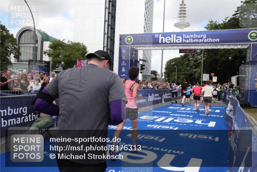 29.06.2025 - hella hamburg halbmarathon Michael Strokosch http://msf.ph/oto/8176313 29.06.2025 11:46:17 Ziel 1230, 2858, 3808, 7108, 7513, 8615, 10123, 10322, 13442, 14043, 14130, 15380, 15833, 15876, 16953, 19168 meine-sportfotos.de