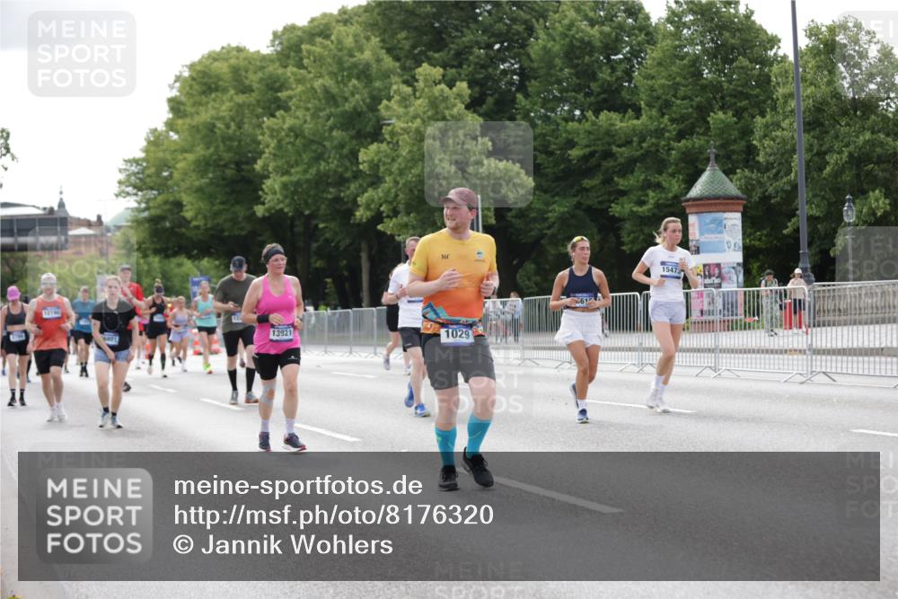 29.06.2025 - hella hamburg halbmarathon Jannik Wohlers http://msf.ph/oto/8176320 29.06.2025 10:22:25 Lombardsbrücke 1029, 1853, 2294, 2766, 3003, 3034, 3600, 3601, 5223, 5343, 5629, 7188, 7190, 7266, 7276, 7529, 7925, 8355, 9256, 9392, 10086, 10205, 10826, 10902, 11665, 12190, 12592, 13921, 14525, 14633, 14801, 15469, 15870, 16618, 16801, 16863 meine-sportfotos.de