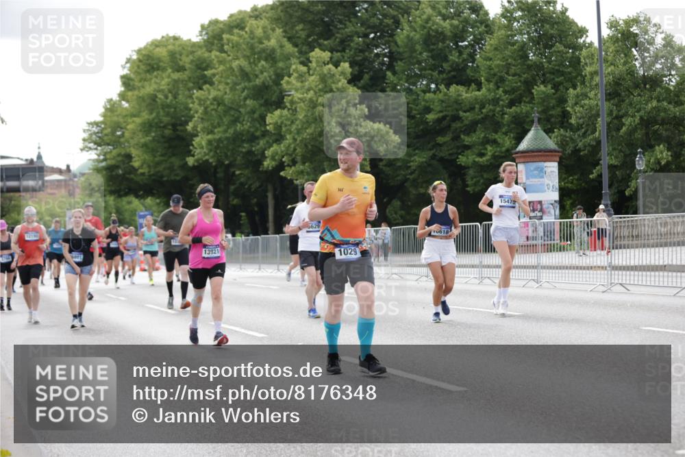 29.06.2025 - hella hamburg halbmarathon Jannik Wohlers http://msf.ph/oto/8176348 29.06.2025 10:22:25 Lombardsbrücke 1029, 1853, 2294, 2766, 3003, 3034, 3600, 3601, 5223, 5343, 5629, 7188, 7190, 7266, 7276, 7529, 7925, 8355, 9256, 9392, 10086, 10205, 10826, 10902, 11665, 12190, 12592, 13921, 14525, 14633, 14801, 15469, 15870, 16618, 16801, 16863 meine-sportfotos.de