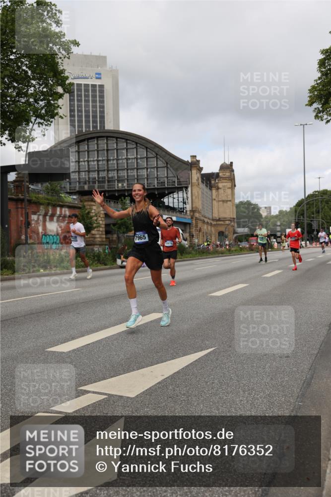 29.06.2025 - hella hamburg halbmarathon Yannick Fuchs http://msf.ph/oto/8176352 29.06.2025 10:27:26 20KM 1707, 1990, 5070, 5746, 6358, 7845, 7965, 8062, 8883, 9047, 10484, 10876, 11150, 11169, 11745, 11877, 11929, 13199, 13686, 13961, 14276, 14293, 15054, 15826, 16425, 16619, 16957, 18135, 18562, 18563 meine-sportfotos.de