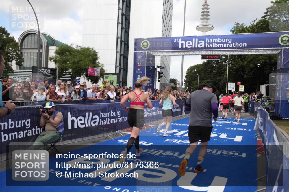 29.06.2025 - hella hamburg halbmarathon Michael Strokosch http://msf.ph/oto/8176366 29.06.2025 11:46:18 Ziel 1230, 2858, 3808, 7513, 10123, 10230, 10322, 11816, 11817, 14043, 14130, 15380, 15833, 15876, 16953 meine-sportfotos.de