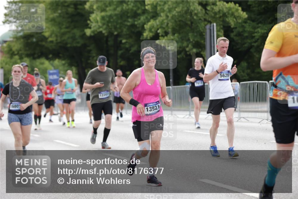 29.06.2025 - hella hamburg halbmarathon Jannik Wohlers http://msf.ph/oto/8176377 29.06.2025 10:22:26 Lombardsbrücke 1029, 1853, 2294, 2766, 3003, 3029, 3034, 3600, 3601, 5223, 5343, 5629, 7188, 7190, 7266, 7529, 7925, 9256, 10086, 10205, 10826, 11665, 12190, 13921, 14525, 14633, 14801, 15469, 15870, 16565, 16566, 16618, 16801, 16863, 17657 meine-sportfotos.de